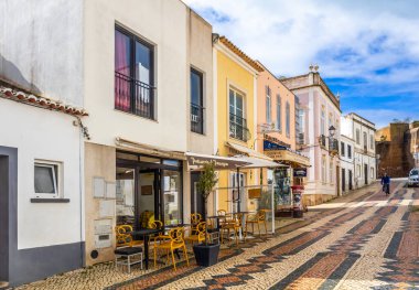 Portekiz 'in Lagos kentindeki eski bir sokak kafesi.