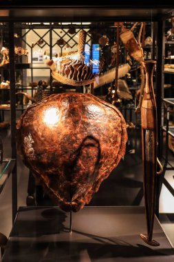 Lagos, Algarve, Portekiz 'deki Lagos Dijital Müzesine ait sergiler (kılıç ve kalkan)