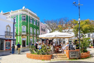 Portekiz 'in Lagos kentindeki eski bir sokak kafesi.