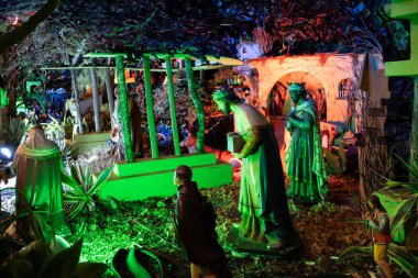 Portekiz 'in Madeira kentindeki Camara de Lobos köyündeki Aziz Sebastian Kilisesi' nde doğal manzara