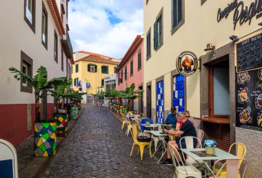 Portekiz, Madeira 'da Camara de Lobos köyündeki sokak kafesi.