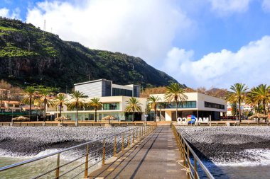 Madeira, Portekiz 'deki S. Roque Plajı manzarası.