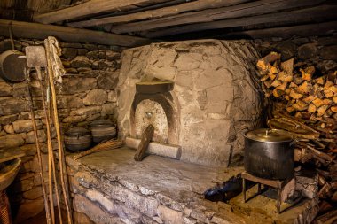 Santana, Madeira Portekiz 'de fırını olan eski bir ev.