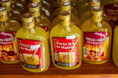 Madeira, Portekiz 'de satılık Poncha şişeleri