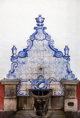 Funchal, Madeira, Portekiz 'deki su çeşmesi.