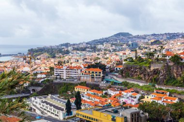 Portekiz, Madeira, Funchal 'daki Monte Dağı' nda tipik bir akitektüre sahip Panorama