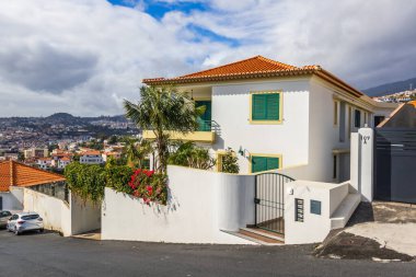 Funchal, Madeira, Portekiz 'deki tipik eve bak