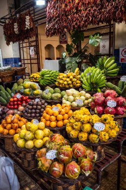 Portekiz, Madeira 'da satılık egzotik meyve manzarası