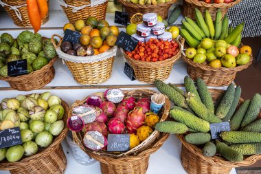 Portekiz, Madeira 'da satılık egzotik meyve manzarası