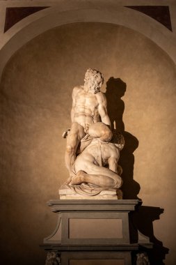 Samson and the Philistine by Pierino da Vinci Floransa, İtalya 'daki Michelozzo' nun Avlusunda