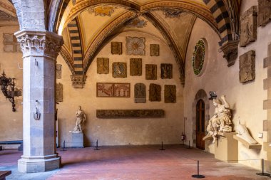 İtalya, Floransa 'daki Ulusal Bargello Müzesi Avlusu