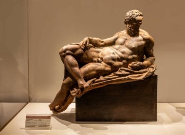 İtalya 'nın Floransa kentindeki Bargello Ulusal Müzesi' nde Michelangelo 'dan sonra Niccolo Tribolo' dan Dusk