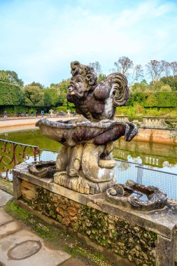 İtalya, Floransa 'da güneşli bir günde Boboli Bahçeleri manzarası
