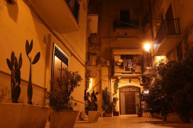 Bari, Apulia, İtalya şehir merkezinin eski mimarisi.