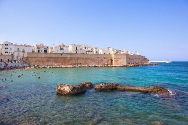 Monopoli, Apulia, İtalya şehir merkezi panoraması