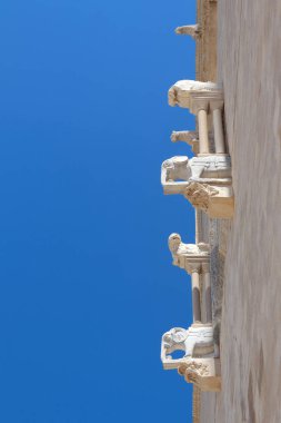 Trani, Apulia, İtalya 'daki Aziz Niklas Katedrali' nin heykelleri.