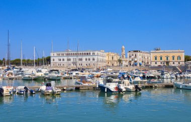 Trani, Apulia, İtalya 'daki eski liman limanında
