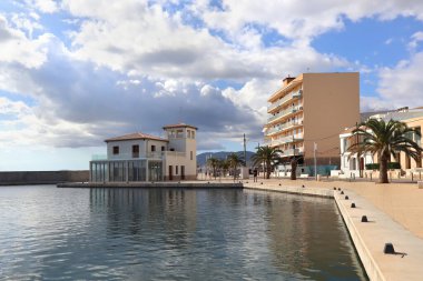 İspanya, Mallorca, El Molinar 'da güneşli bir günde seti seyret