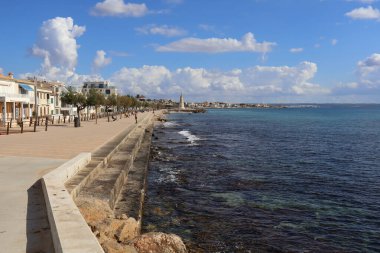 İspanya, Mallorca, El Molinar 'da güneşli bir günde seti seyret