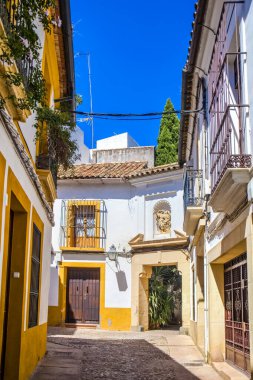 İspanya 'nın Cordoba şehrinde dar bir sokak.