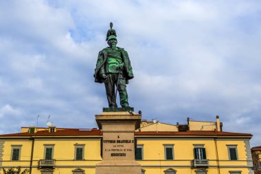 Pisa, İtalya 'daki Piazza V. Emanuele II' deki Vittorio Emanuele Heykeli