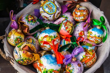 Lucca, İtalya 'da satılık tipik seramik yılbaşı balosu