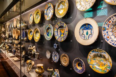 İtalya 'nın Floransa kentindeki Ulusal Bargello Müzesi' nde klasik seramik