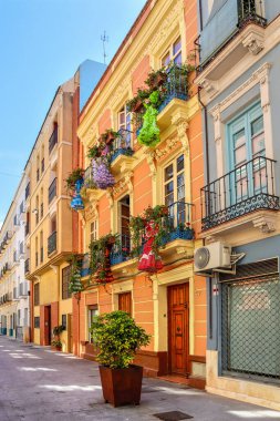 İspanya, Malaga 'da ulusal İspanyol elbiseleriyle dekore edilmiş eski bir ev.