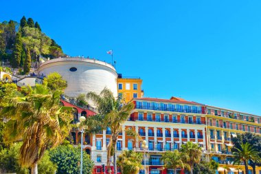 Nice, Fransa 'da güneşli bir günde İngiliz Embankment' a bakış açısı