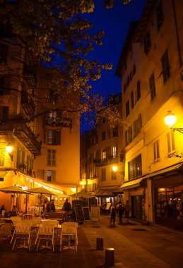 Şehir merkezinde, Nice, Fransa 'da bir sokak kafesi.