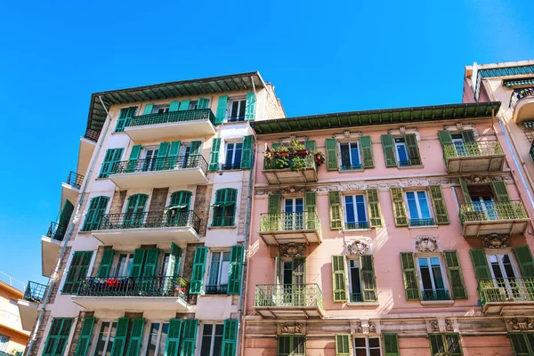 Nice, Fransa 'da şehir merkezinde klasik binalar