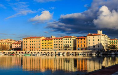 Scali Adriano Novi Lena ve Livorno, İtalya 'daki Turizm Limanı manzarası