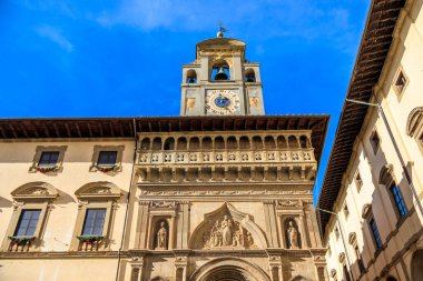 İtalya Arezzo, Toskana 'daki Piazza Grande' deki Lay Kardeşliği Sarayı