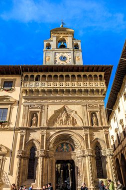 İtalya Arezzo, Toskana 'daki Piazza Grande' deki Lay Kardeşliği Sarayı