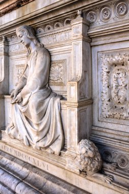 Cappella di Piazza 'nın bir parçası İtalya' nın Siena kentinin ana meydanında bulunan enfes bir mermer kütüktür.