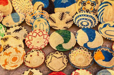 Geleneksel Sardunya hasır sepetlerinin manzarası