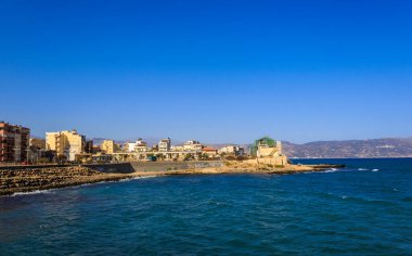 Yunanistan 'ın Heraklion, Girit kentindeki toprak setten Girit Doğal Tarih Müzesine Bakış