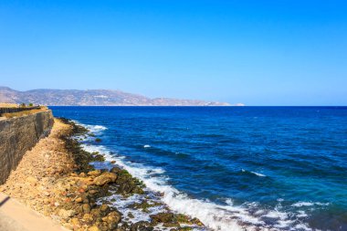 Heraklion, Girit, Yunanistan 'da güneşli bir günde deniz manzarası