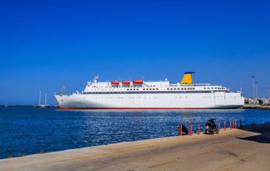 Yunanistan 'ın Girit kentindeki Heraklion limanında yolcu gemisi