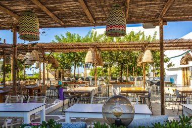 Yunanistan 'ın Girit kentindeki Heraklion şehir merkezindeki sokak kafesi