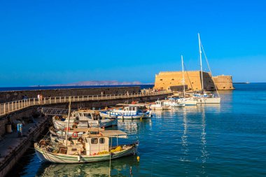 Kules Kalesi (ya da Deniz kenarındaki kale ya da Rocca al Mare) - Heraklion, Girit, Yunanistan limanındaki tarihi Venedik tahkimatı