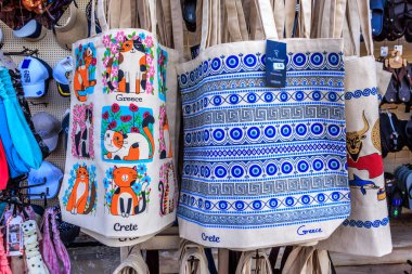 Heraklion, Girit, Yunanistan 'da satılık tekstil hatıra çantası