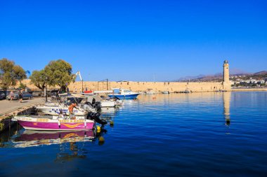 Rethymno, Girit, Yunanistan 'da Mısır Deniz Feneri ile Eski Venedik Rethymno Limanı