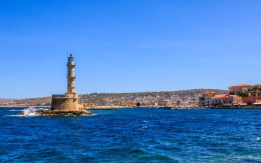 Yunanistan 'ın Girit kentindeki Eski Venedik Chania Limanı' ndaki Venedik Deniz Feneri