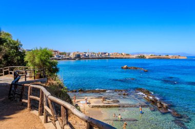 Yunanistan 'ın Girit kentindeki Chania eski kasabasının yanında güzel bir doğal havuz