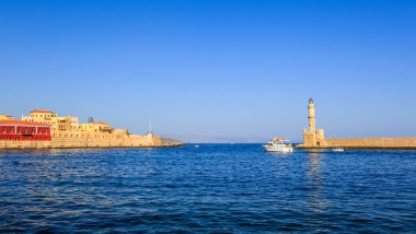Yunanistan 'ın Girit kentindeki Eski Venedik Chania Limanı' ndaki Venedik Deniz Feneri
