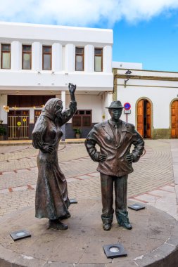 Aguimes, Gran Canaria, İspanya 'daki Plaza del Rosario' da bronz heykel 