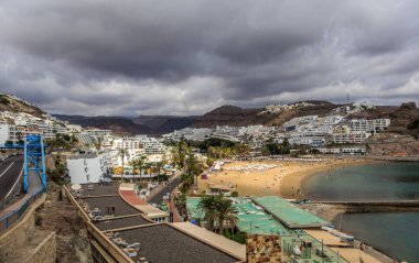 Porto Riko 'da bulutlu bir günde şehir panoraması, Gran Canaria Adası, İspanya