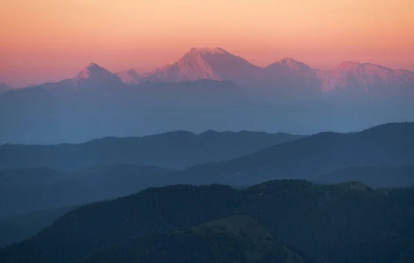 山中的夏日日出 — 图库照片