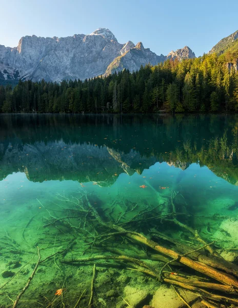 Frühherbstmorgen Fusine Lake Herrlich Sonniger Tag Bergsee Konzept Einer Idealen — Stockfoto